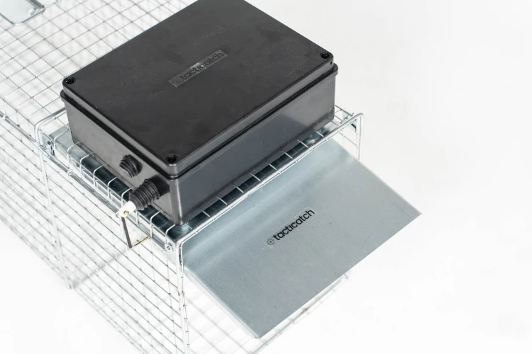 Tacticatch -QuicTrap R60 zdalnie zamykana klatka do odłowu małych ssaków